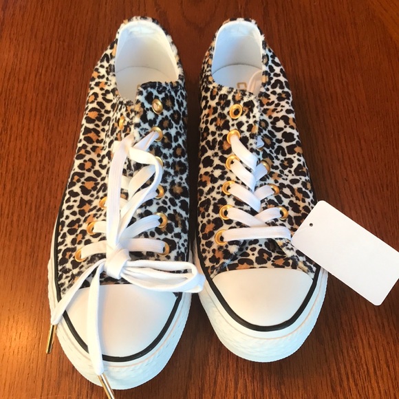 converse women's leopard sneakers